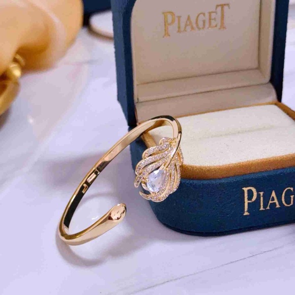 Piaget Gold Bracelet with Crystal Accent - Picture 9 of 9